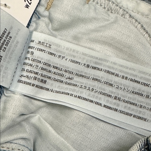 Hollister Curvy Ultra High Rise 3" Mom Frayed Stretch Blue Jean Shorts Size 24 - Picture 10 of 10